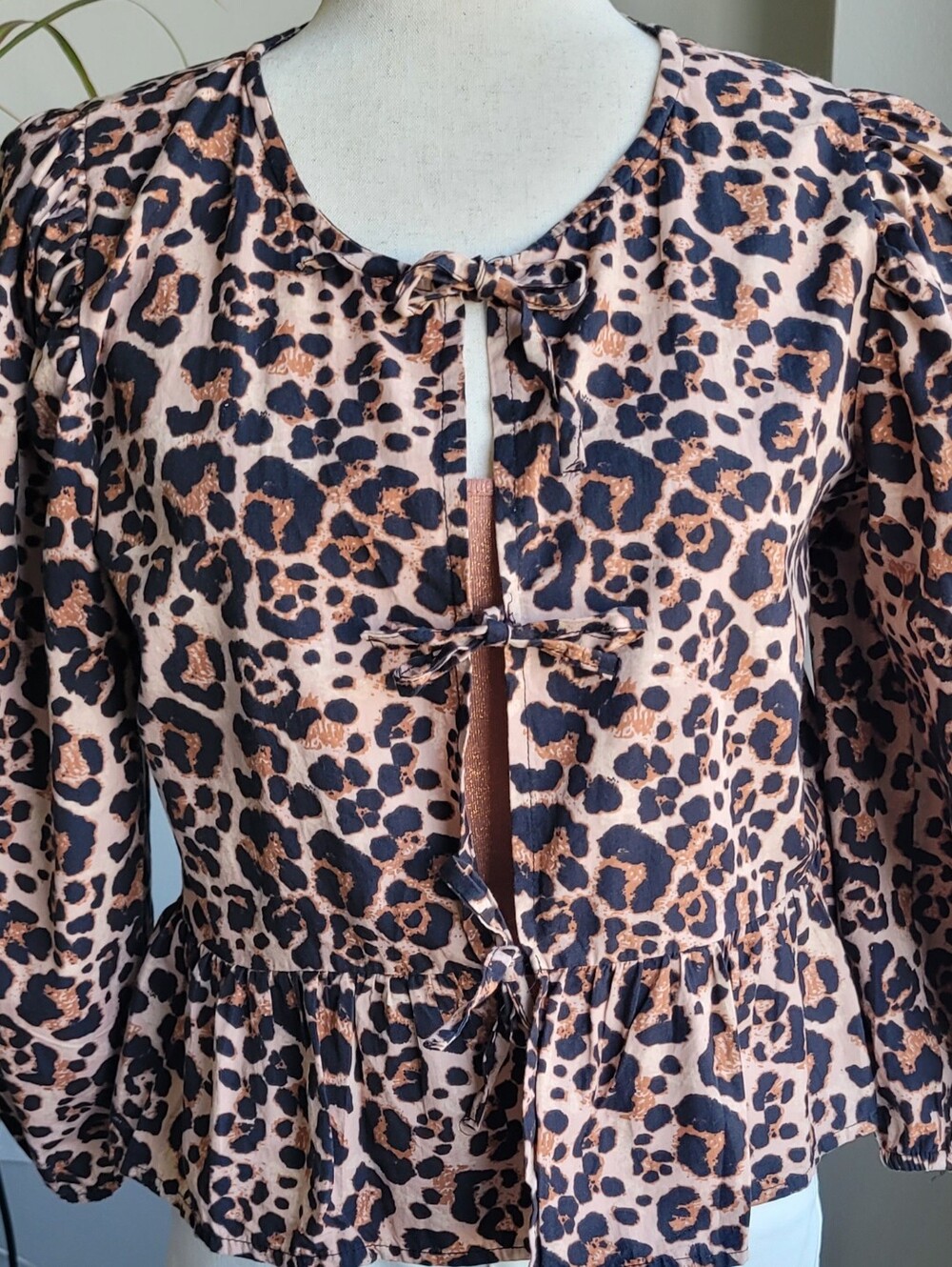 Sim & Sam Leopard Print Peplum Blouse Sz M